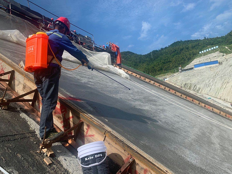 混凝土开裂渗水成老大难?无机纳米抗裂防渗剂厂家：4步简易施工杜绝开裂渗水